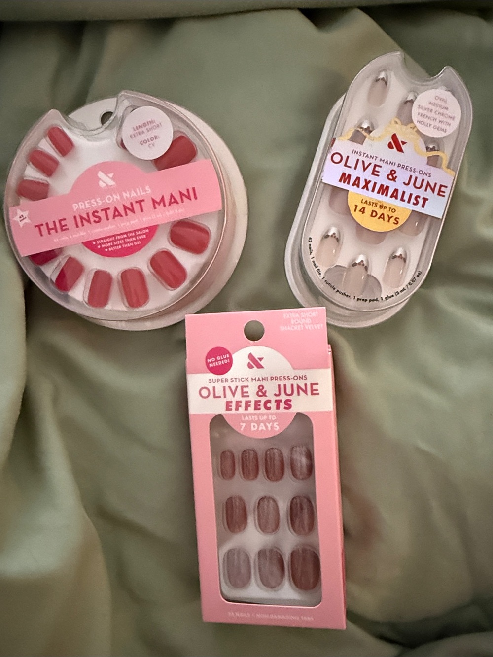Olive & June Press on Nails - set of 3
